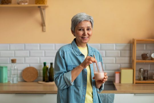 Medium shot smiley woman at home