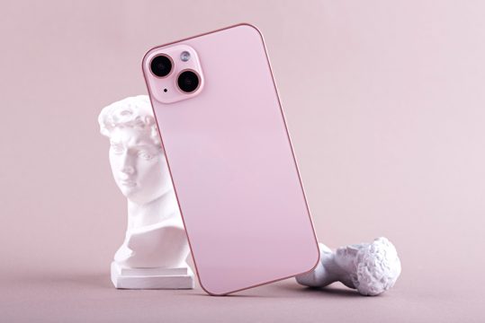 Elegant smartphone composition